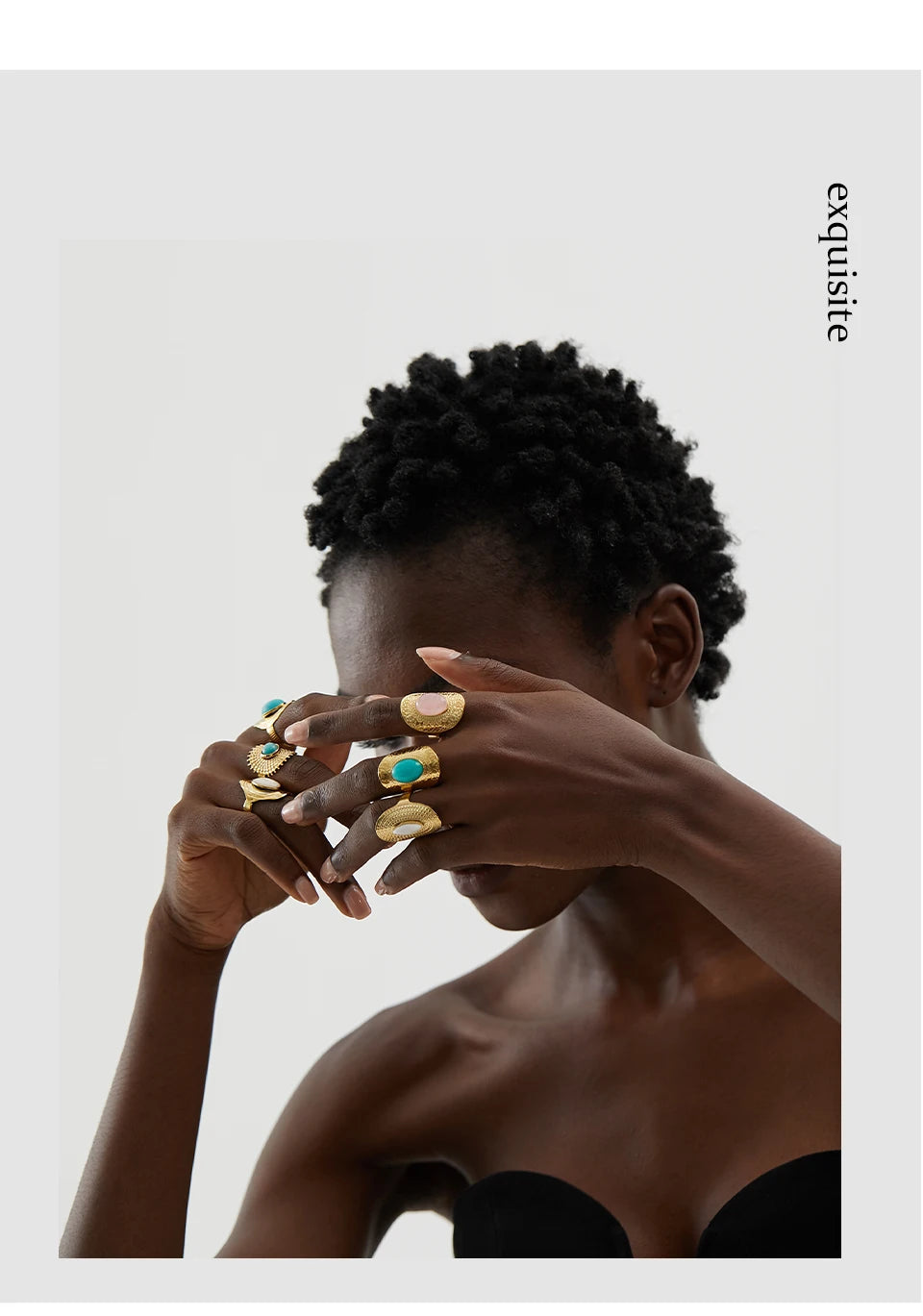 Green natural stone geometric ring in 18K gold-plated stainless steel with natural stone.