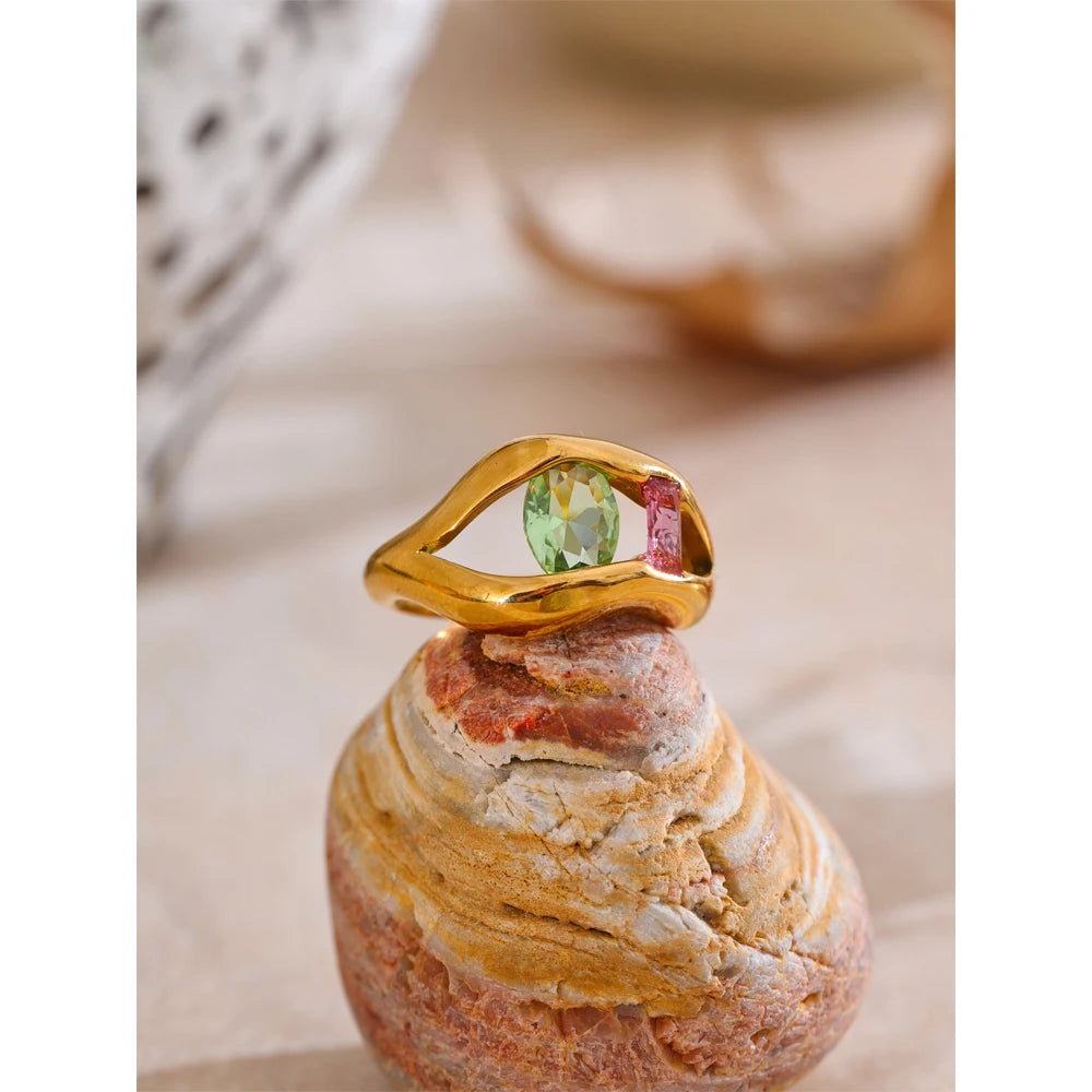 Cubic zirconia geometric ring in 18K gold-plated stainless steel with cubic zirconia.