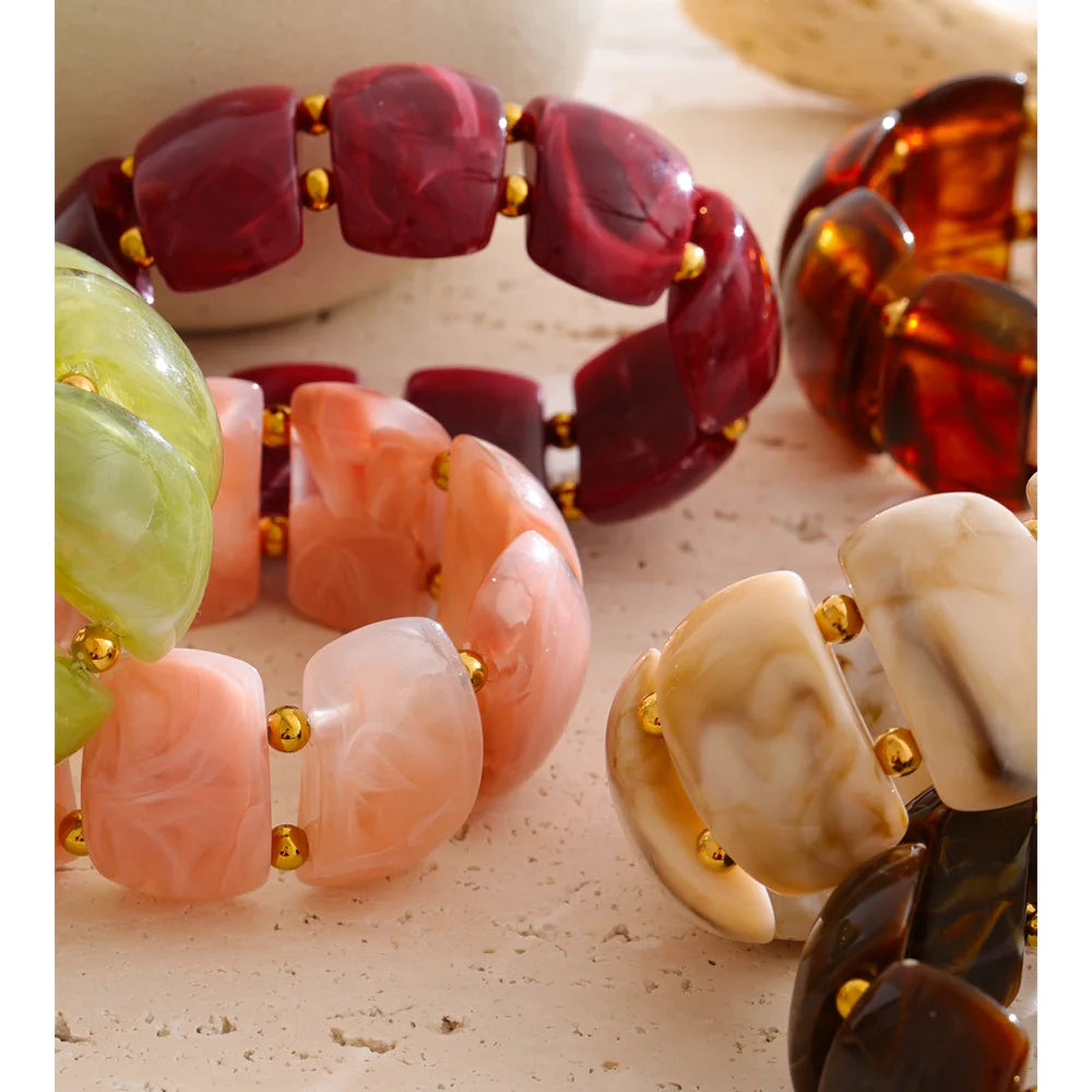 Resin multi-color geometric bracelet in gold-plated stainless steel with resin.