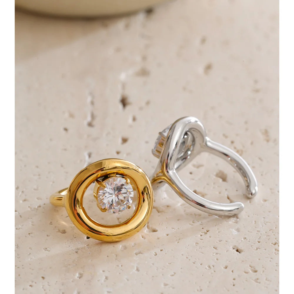 Cubic zirconia geometric ring in 18K gold-plated stainless steel with cubic zirconia.