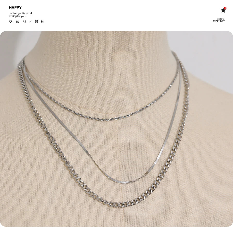 Geometric chain layered necklace in gold-plated stainless steel.