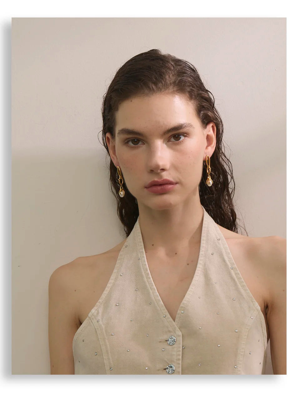 Pearl geometric earrings in gold-plated stainless steel with pearl.