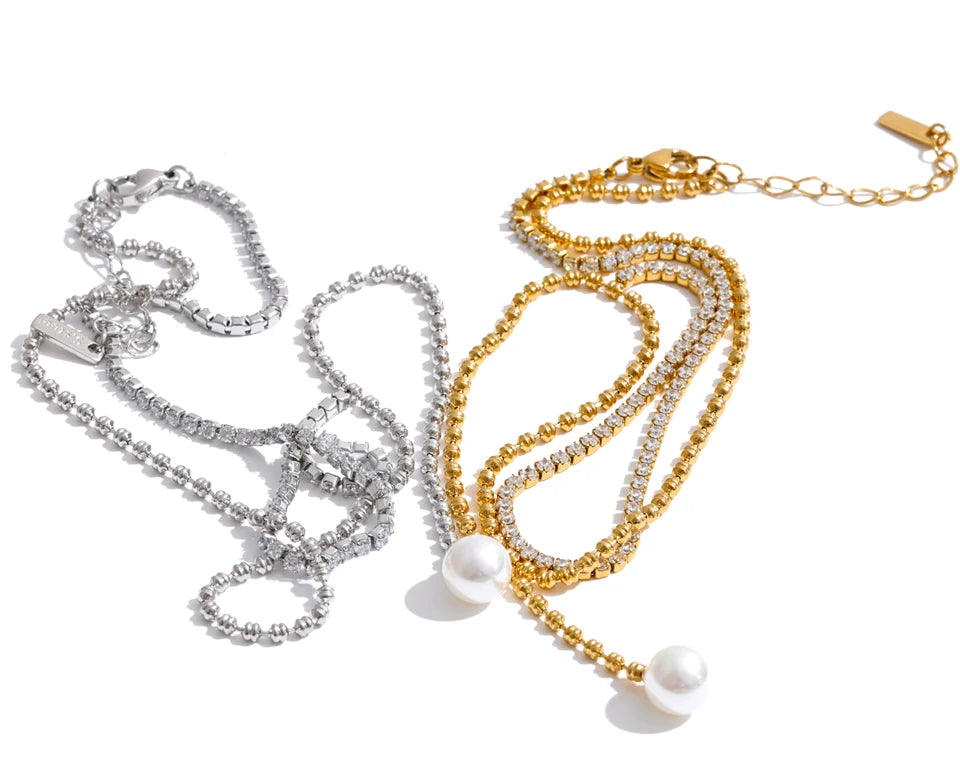 Cubic zirconia pearl geometric necklace in gold-plated stainless steel with pearl and cubic zirconia.