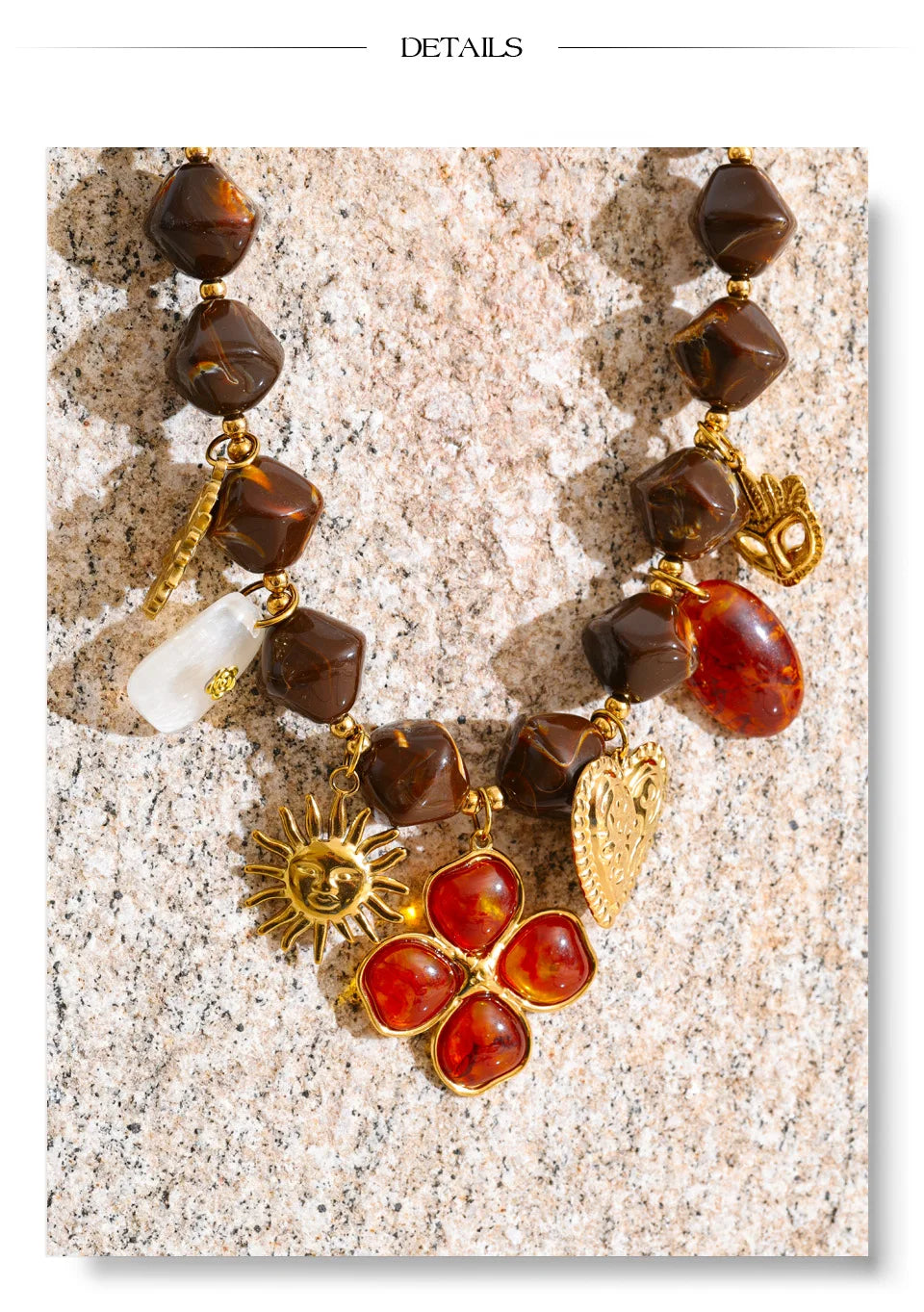Resin acrylic heart necklace in gold-plated stainless steel with resin and acrylic.