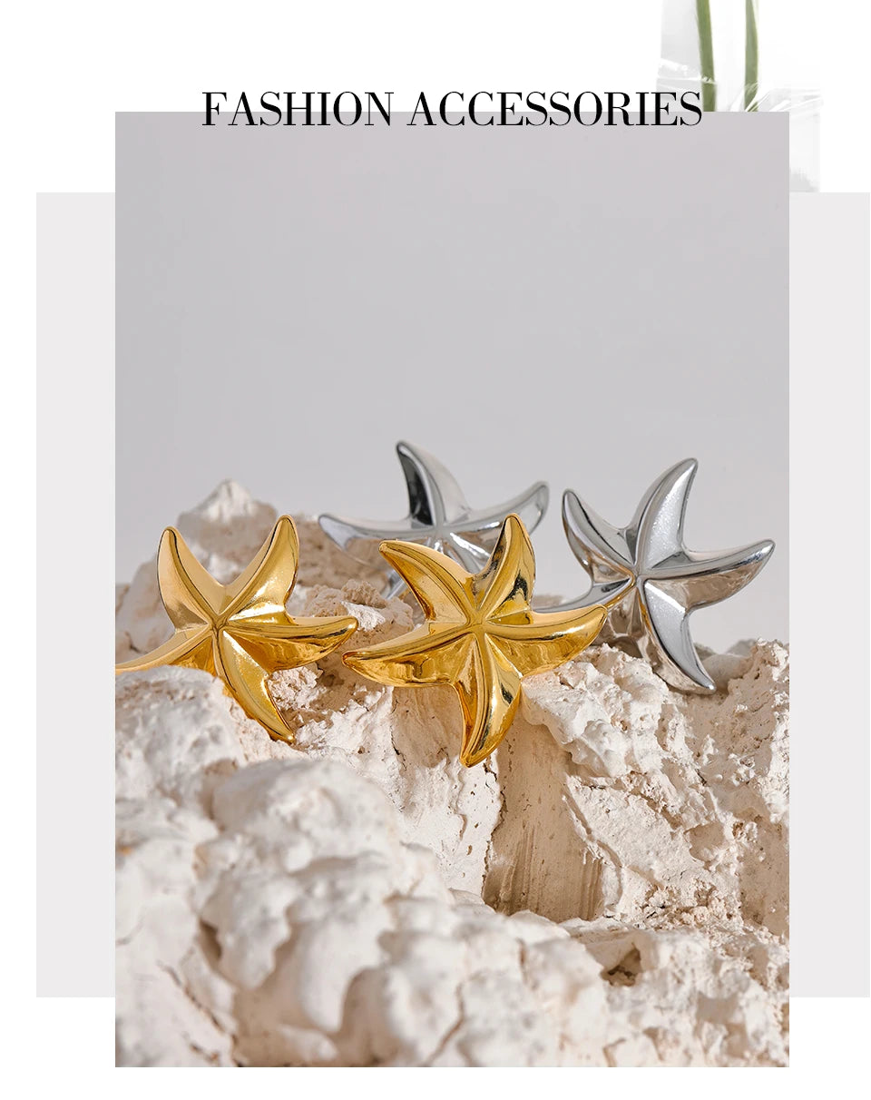 Star earrings in gold-plated 316L stainless steel.