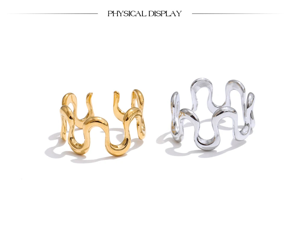 Minimalist geometric ring in gold-plated stainless steel.
