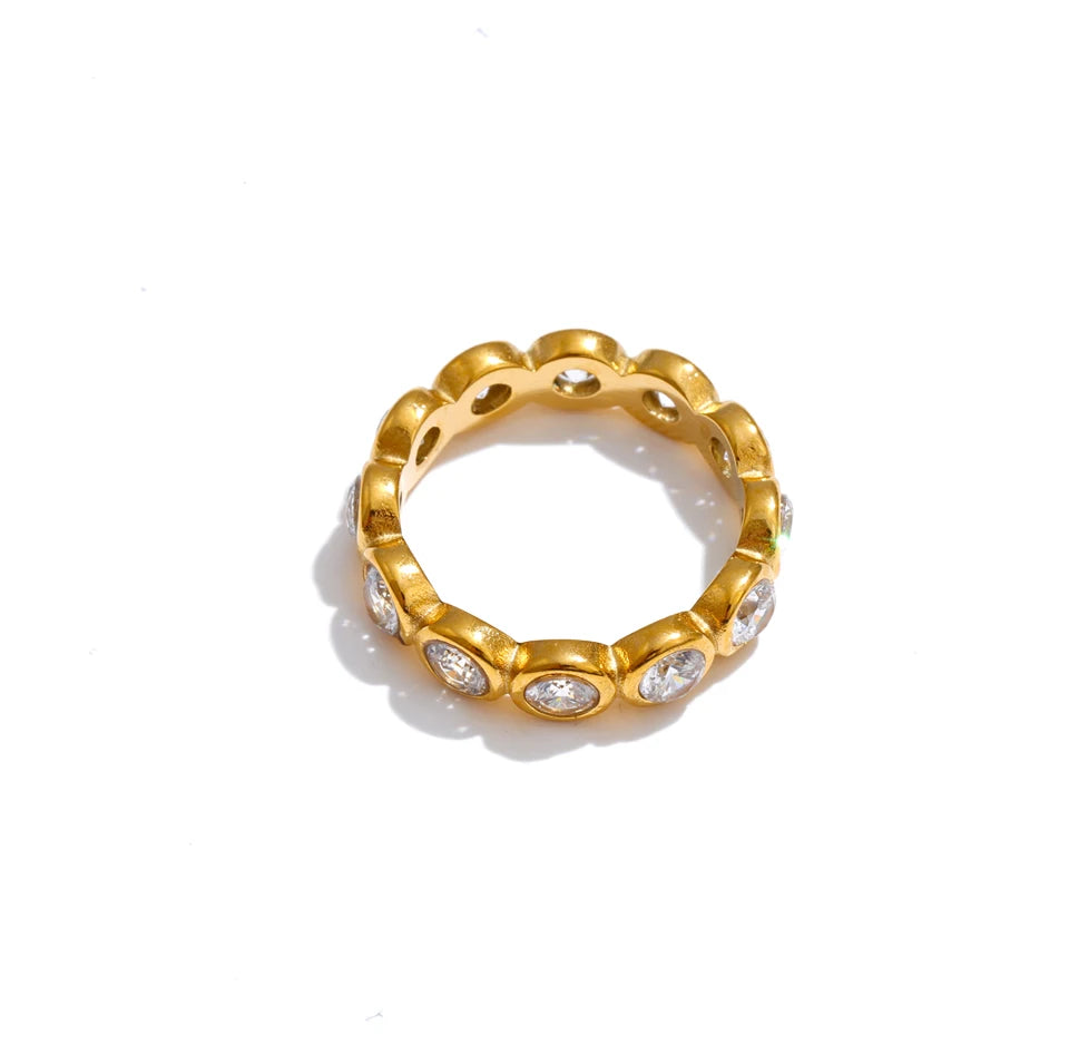 Cubic zirconia geometric ring in 18K gold-plated stainless steel with cubic zirconia.