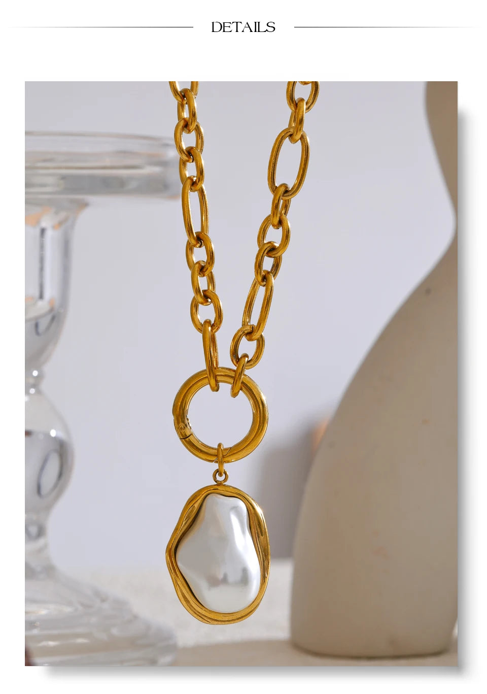 Pearl geometric necklace in gold-plated stainless steel with pearl.