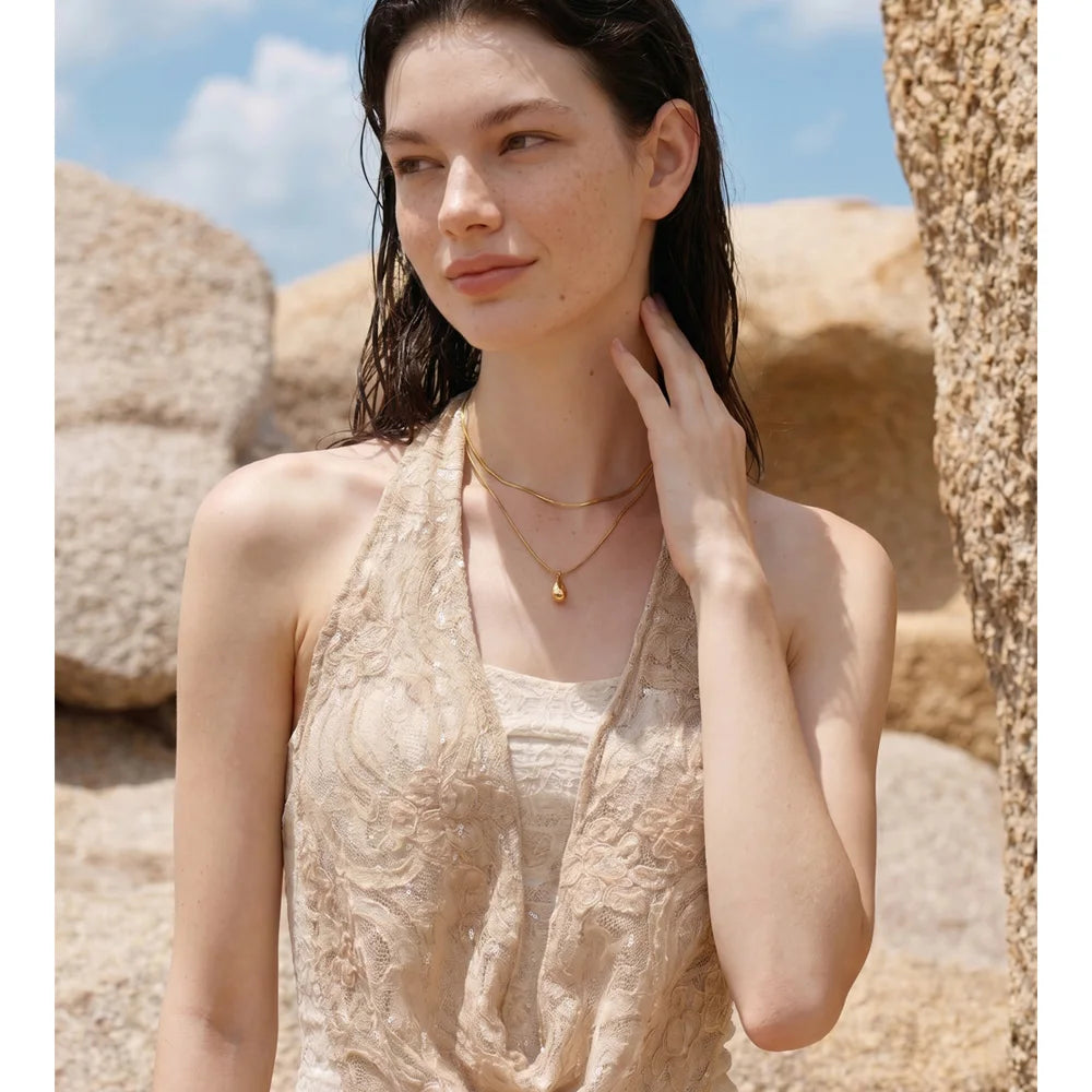 Geometric chain necklace in gold-plated stainless steel.