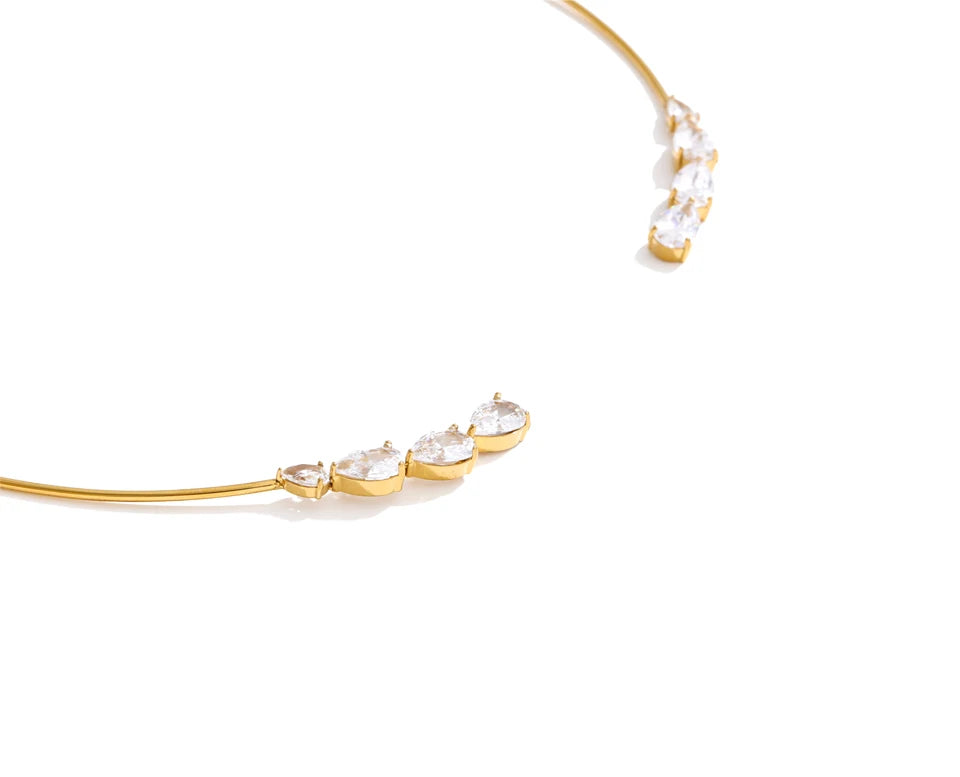 Cubic zirconia geometric necklace in gold-plated stainless steel with cubic zirconia.