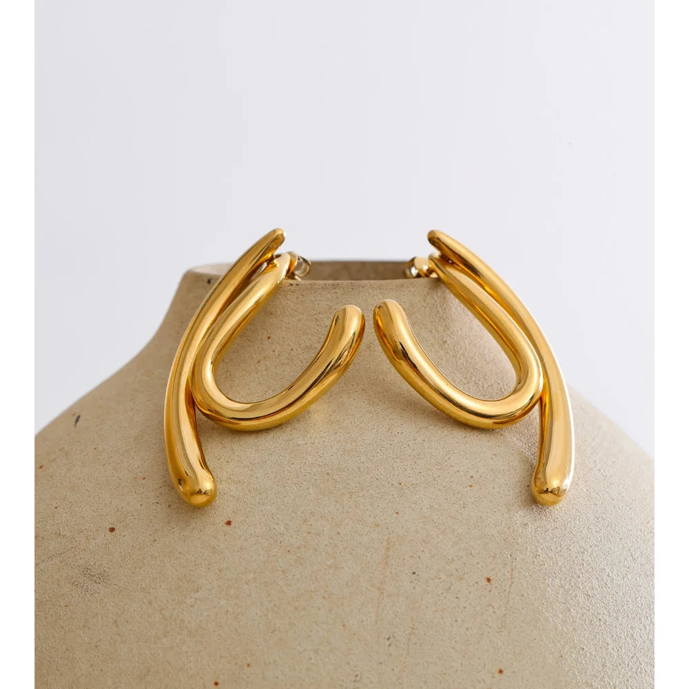 Geometric earrings in gold-plated stainless steel.