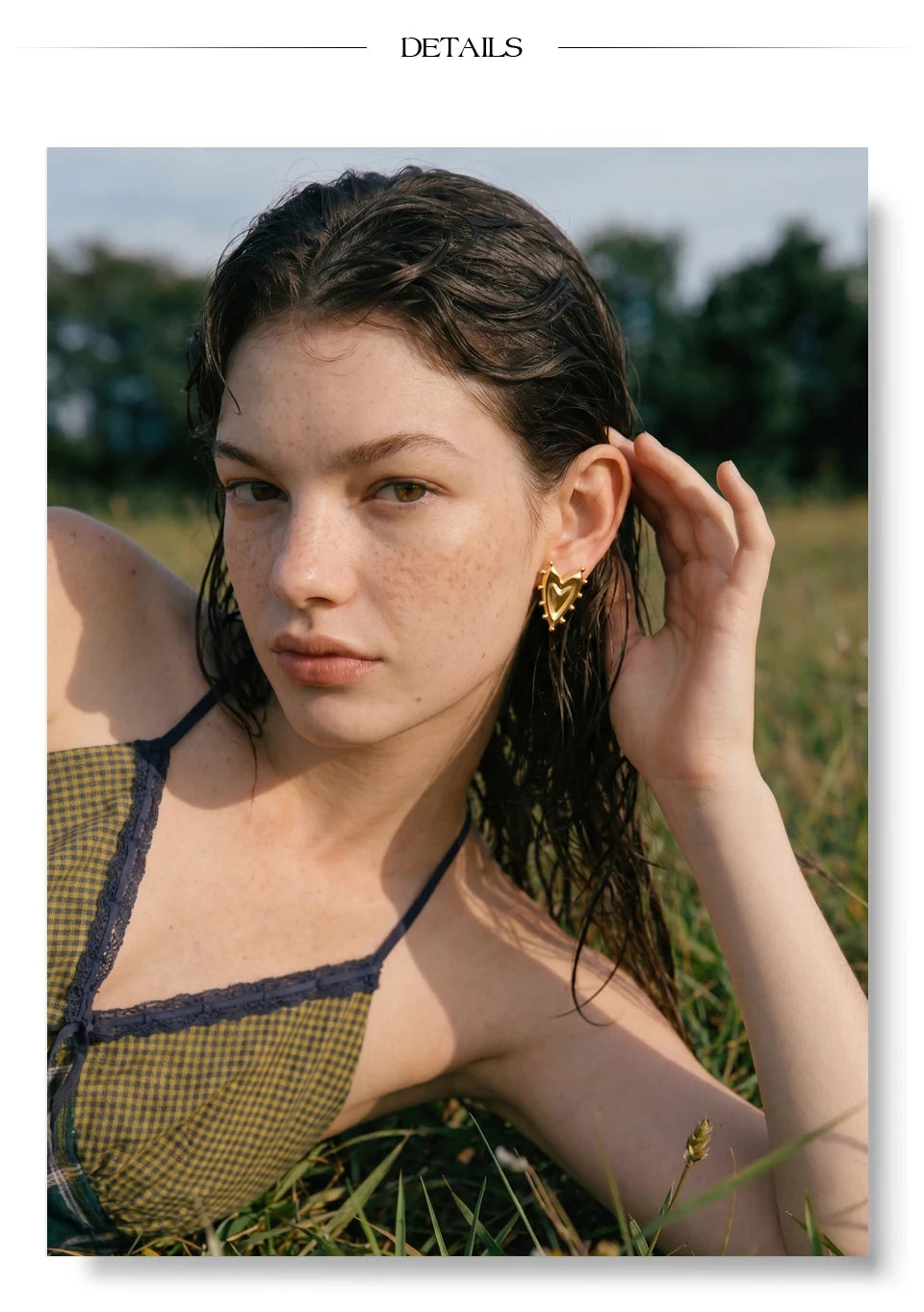 Heart earrings in gold-plated stainless steel.