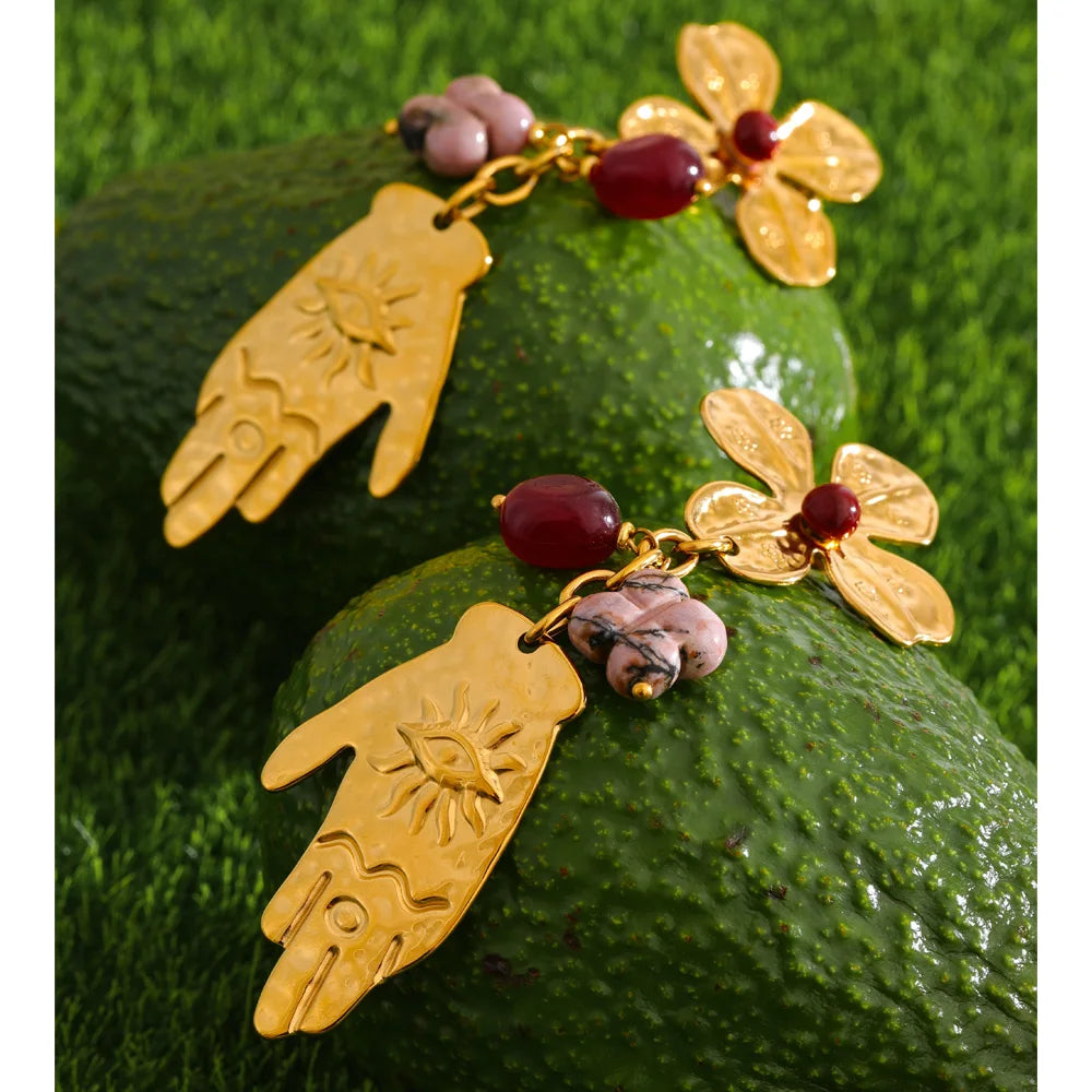 Flower earrings in gold-plated stainless steel.