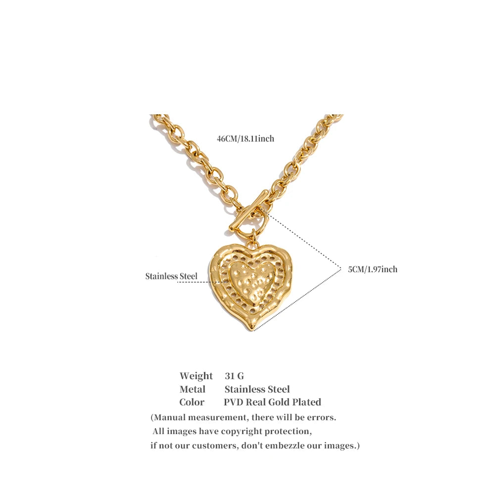Heart necklace in gold-plated stainless steel.