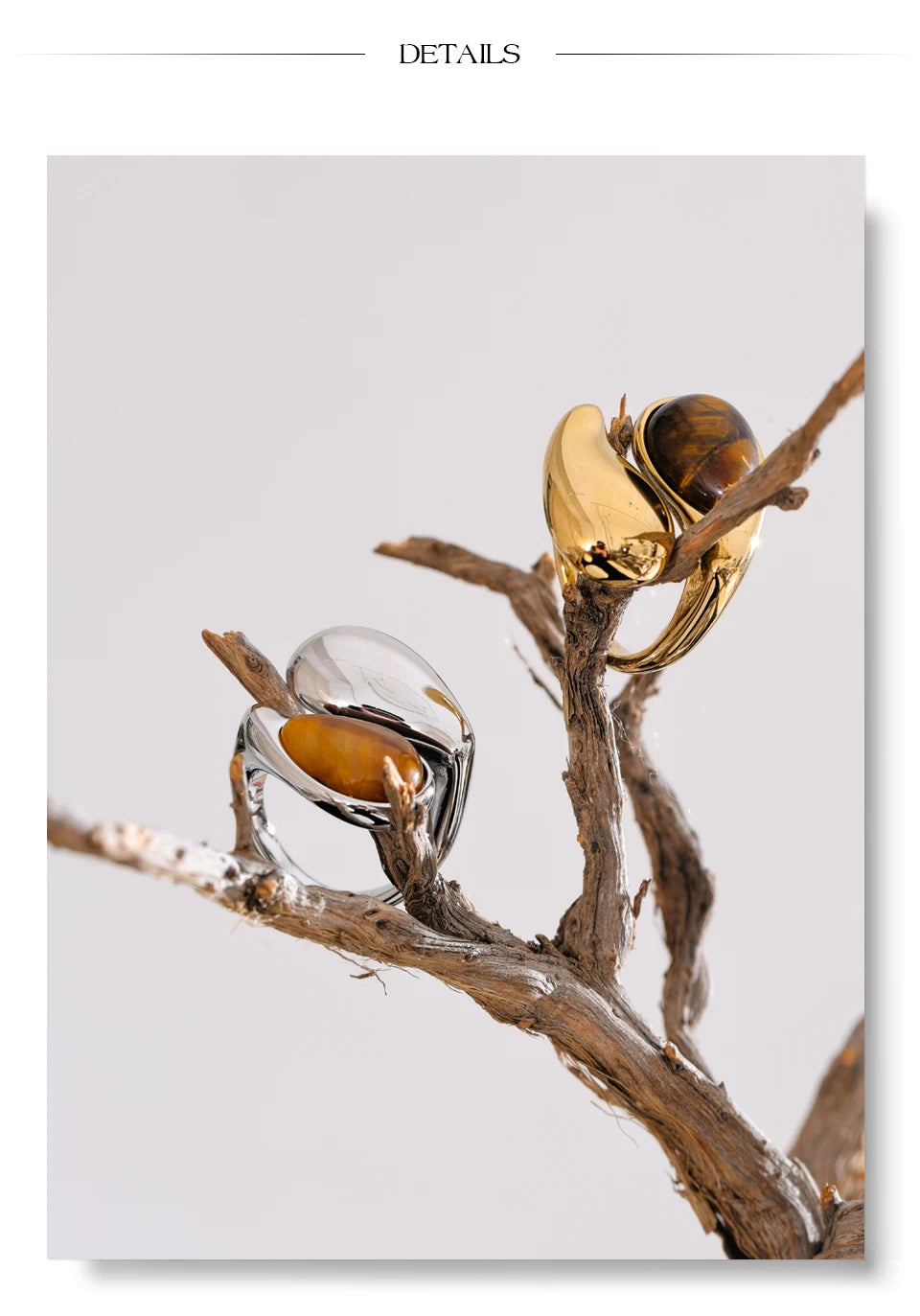 Natural stone geometric ring in gold-plated 316L stainless steel with natural stone.