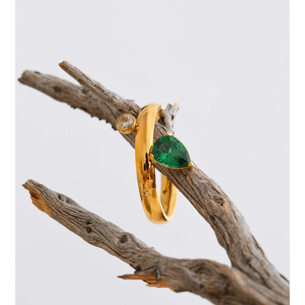 Green cubic zirconia geometric ring in 18K gold-plated stainless steel with cubic zirconia.
