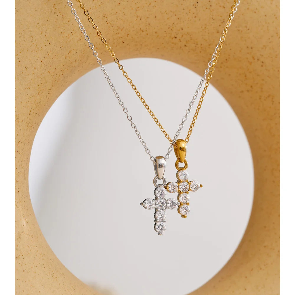 Cubic zirconia cross necklace in gold-plated stainless steel with cubic zirconia.