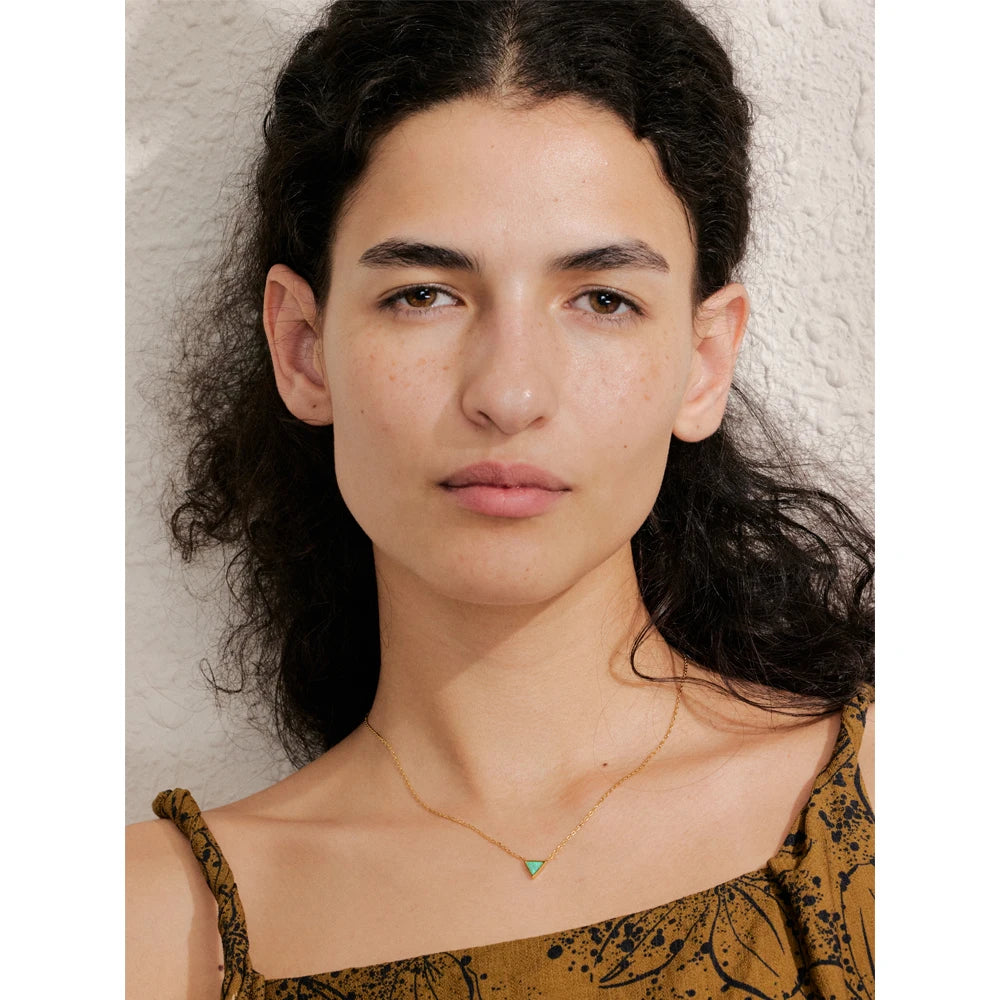 Natural stone geometric necklace in gold-plated stainless steel with natural stone.