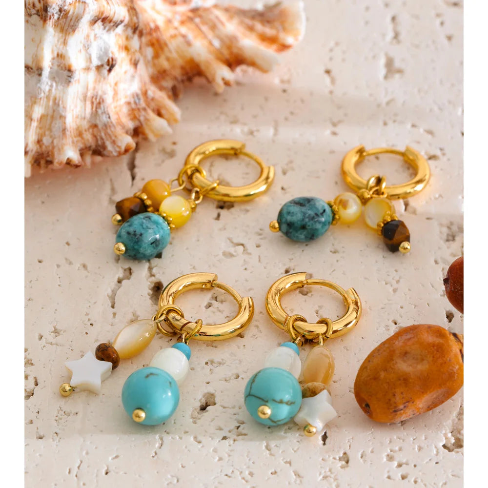 Natural stone star geometric earrings in gold-plated stainless steel with natural stone.