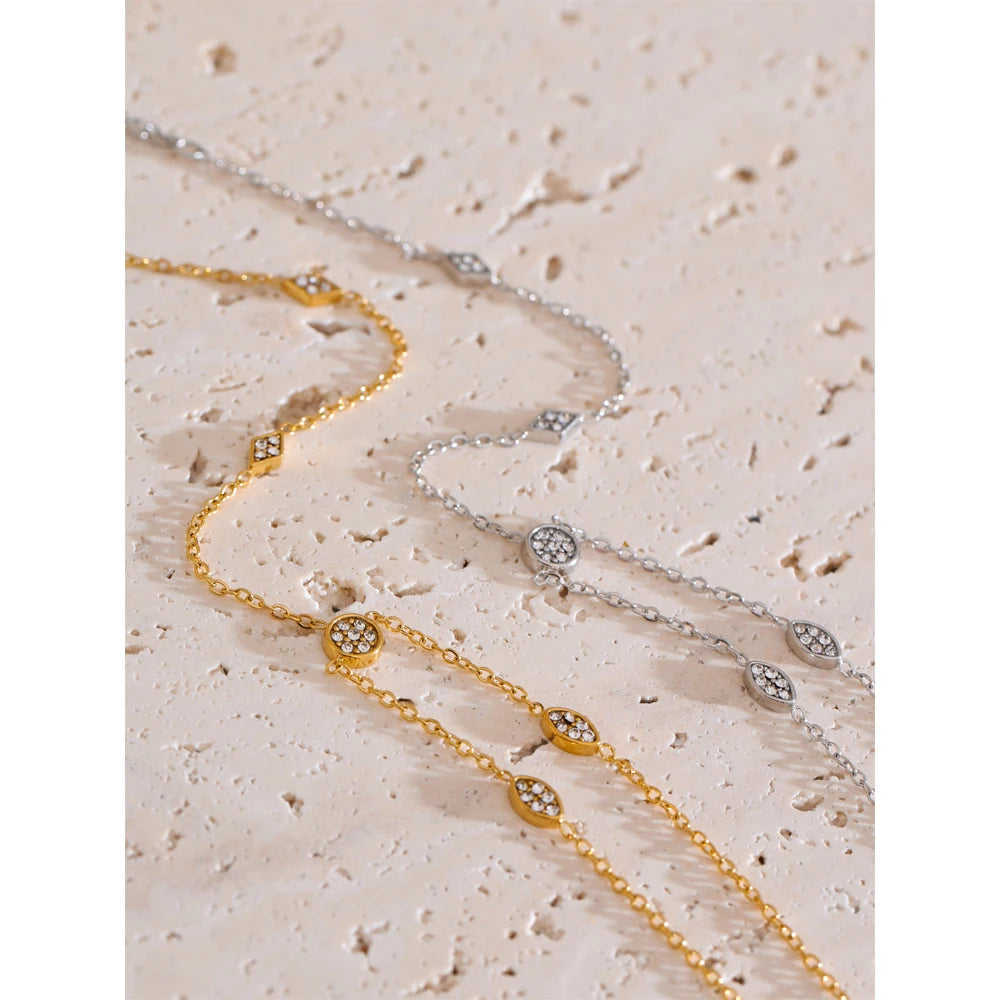 Cubic zirconia geometric chain necklace in gold-plated stainless steel with cubic zirconia.