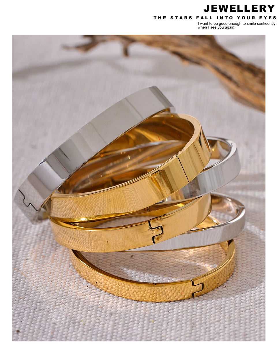 Geometric bracelet in gold-plated stainless steel.