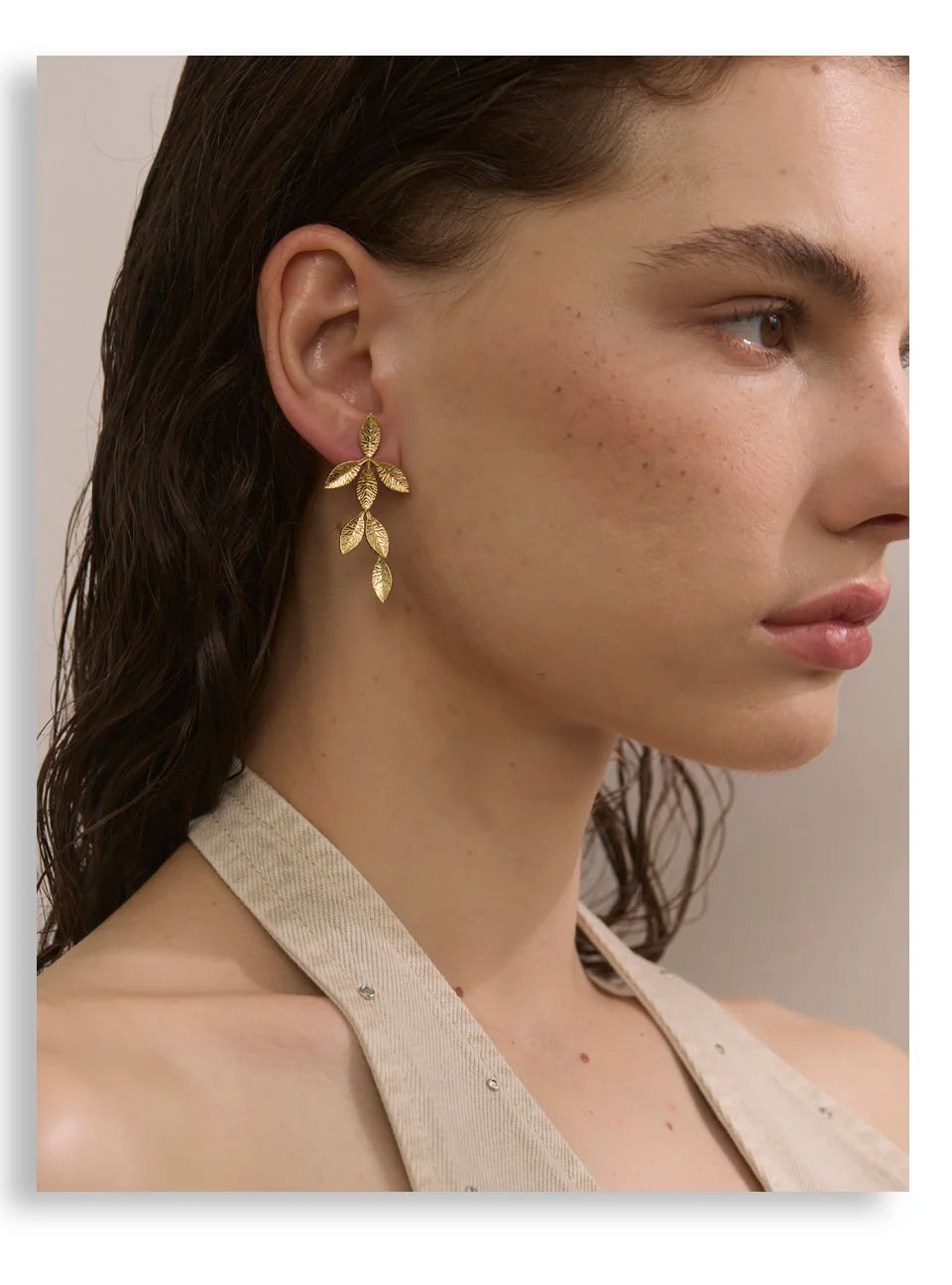 Geometric earrings in gold-plated stainless steel.