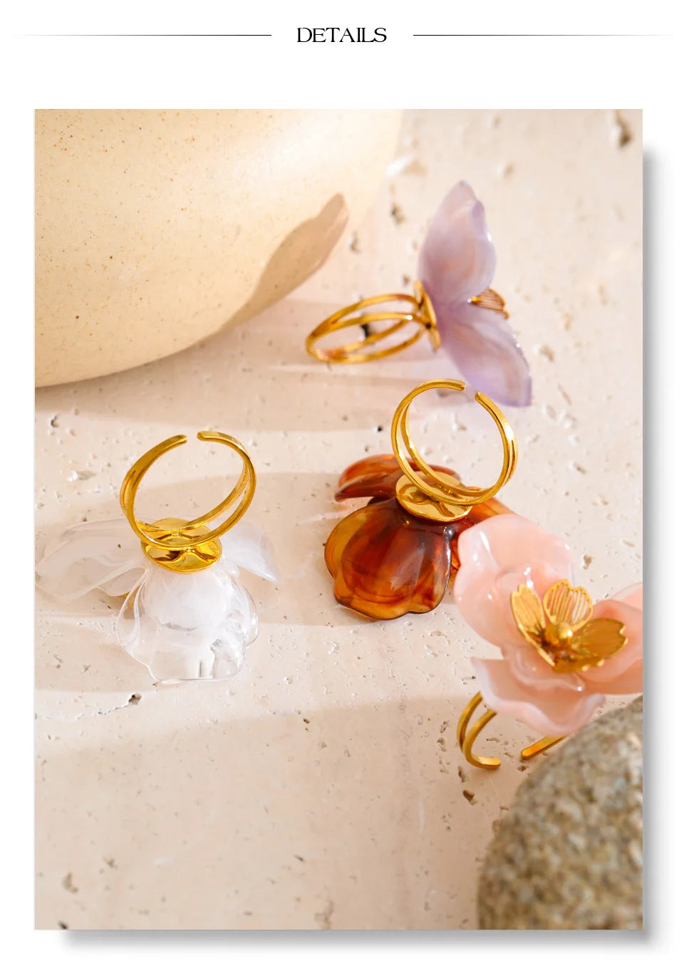 Resin flower ring in 18K gold-plated stainless steel with resin.