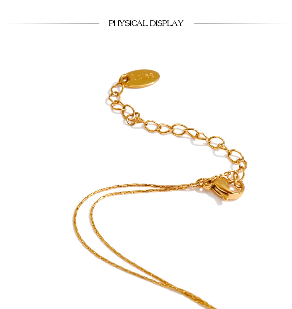 Cubic zirconia flower necklace in gold-plated stainless steel with cubic zirconia.