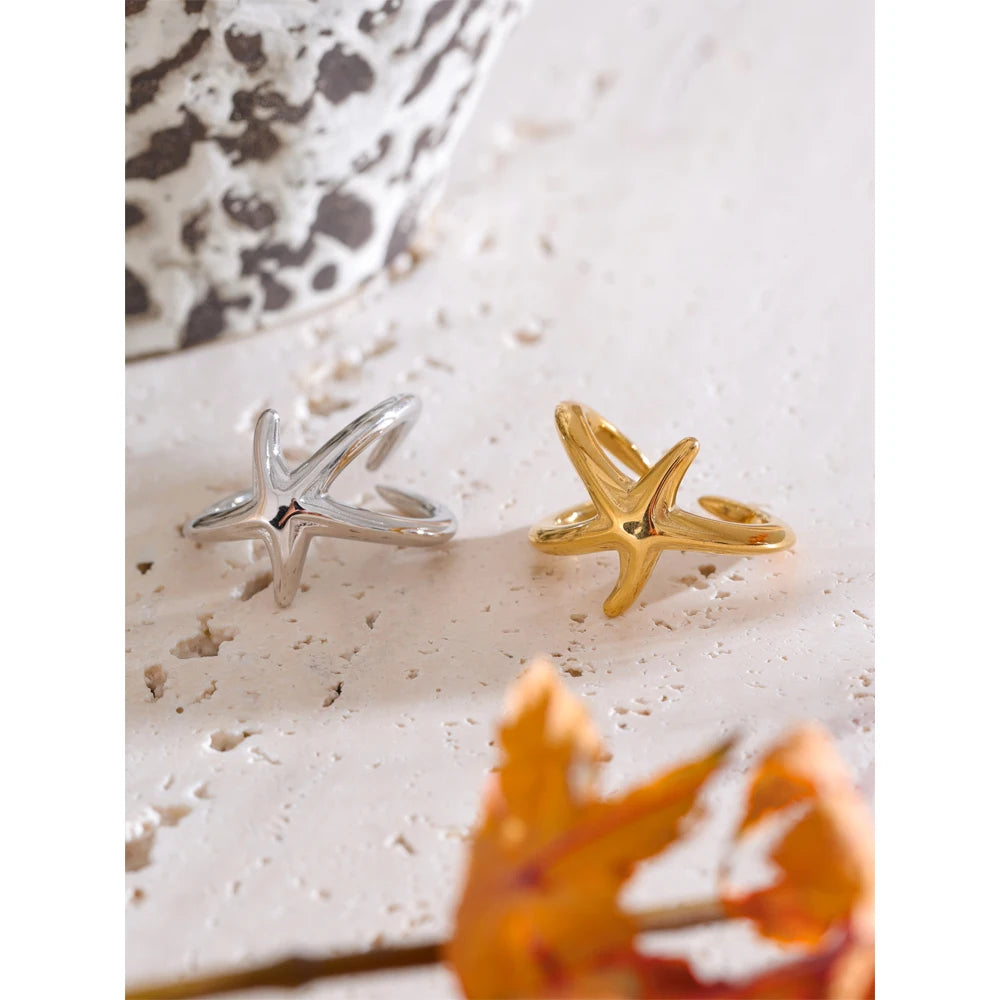 Star geometric ring in gold-plated stainless steel.