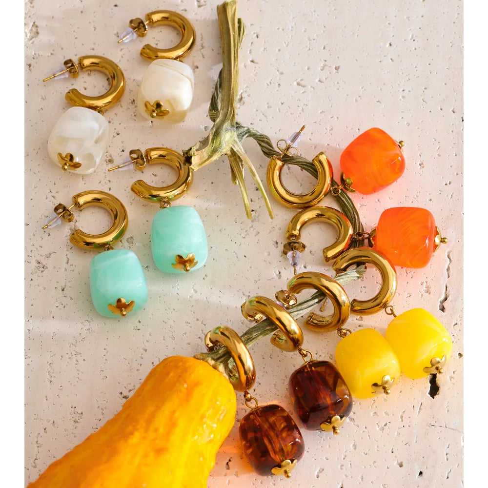Resin acrylic geometric earrings in gold-plated stainless steel with resin and acrylic.