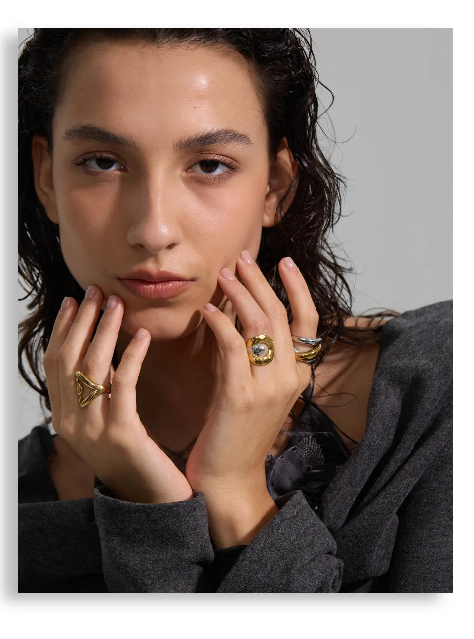 Geometric ring in 18K gold-plated stainless steel.
