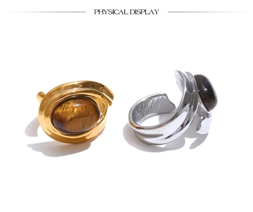 Natural stone geometric ring in gold-plated stainless steel with natural stone.