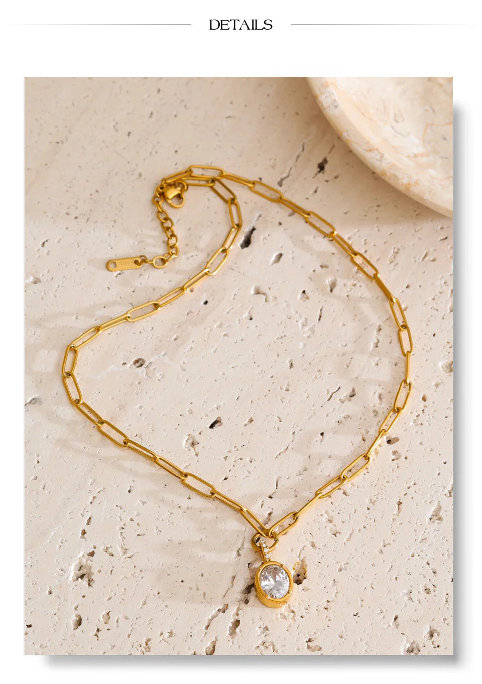 Cubic zirconia geometric necklace in gold-plated stainless steel with cubic zirconia.