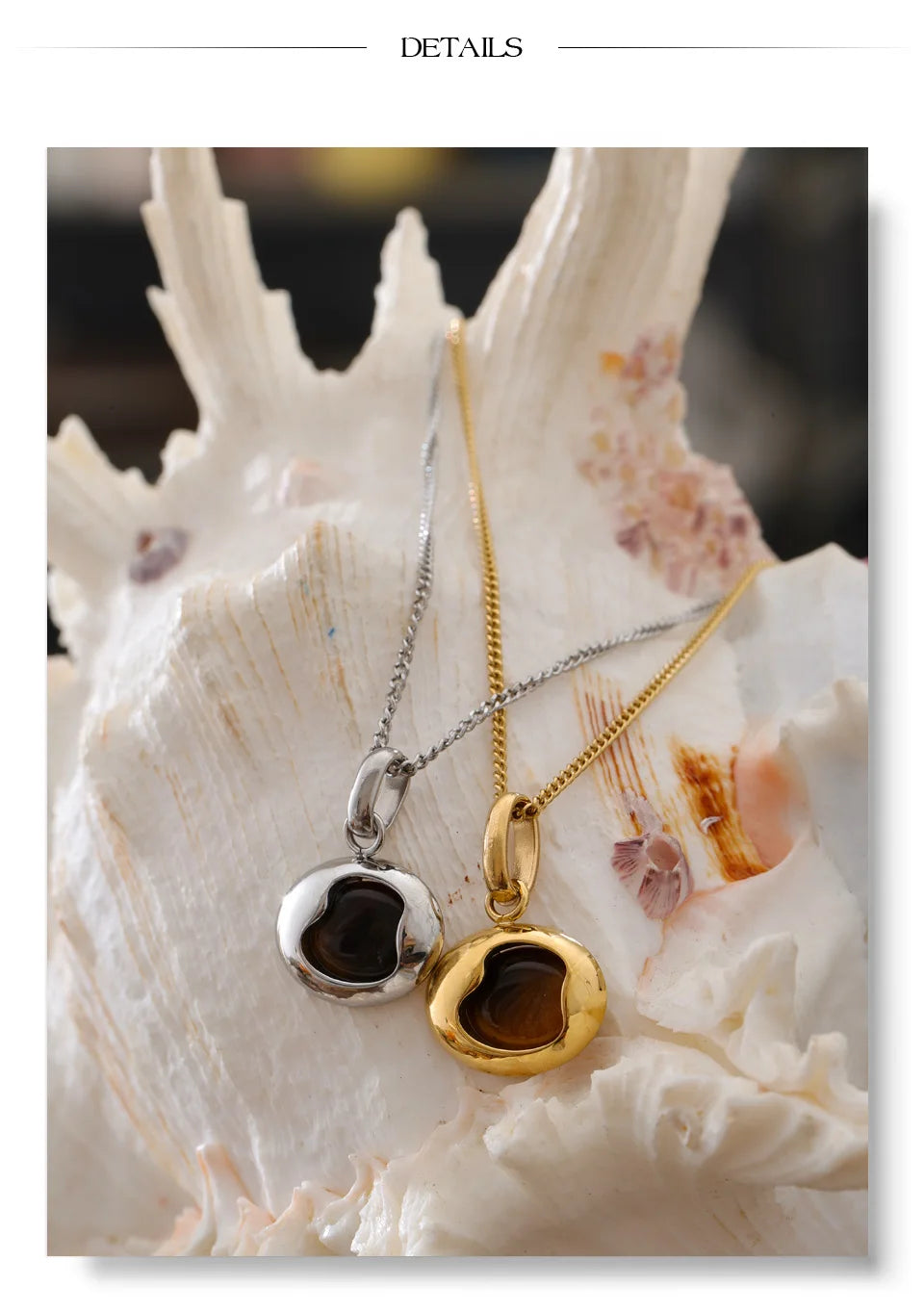 Natural stone geometric necklace in gold-plated stainless steel with natural stone.