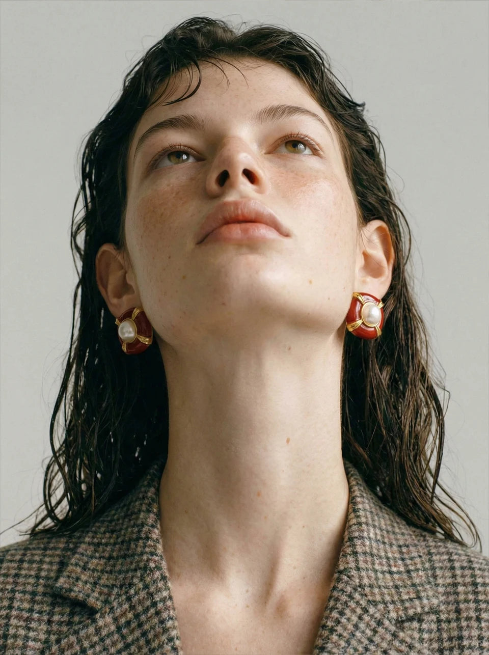 Pearl enamel multi-color earrings in gold-plated stainless steel with pearl and enamel.