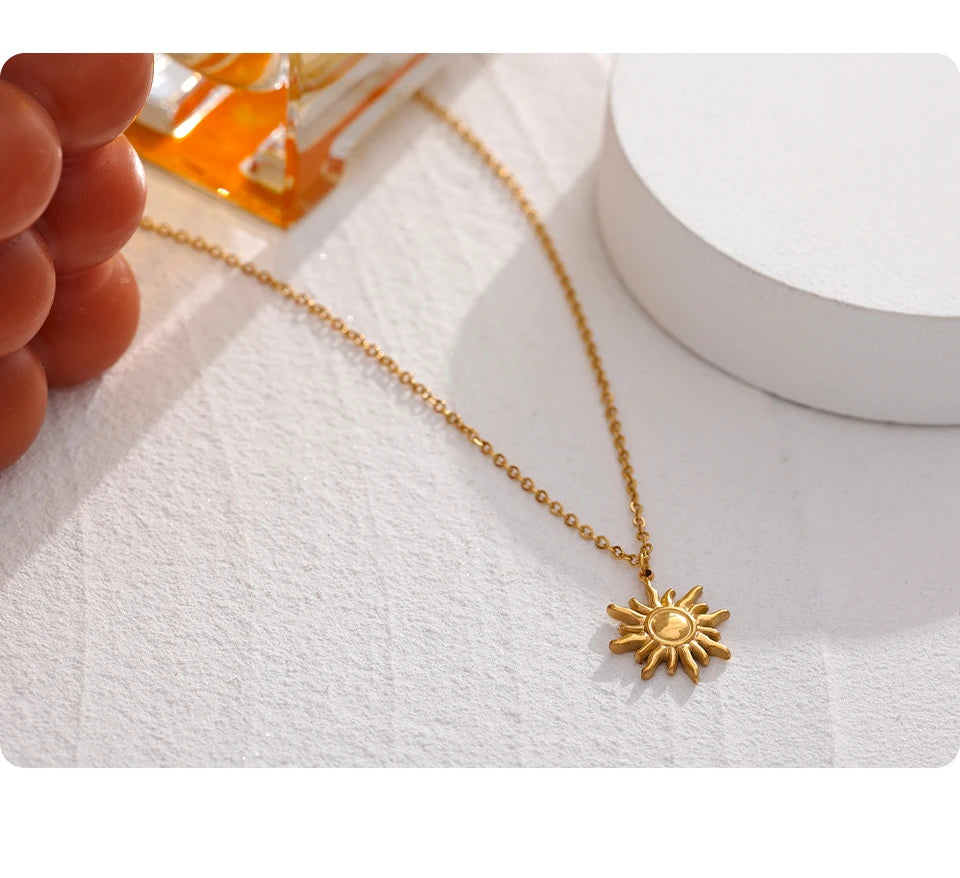 Sun geometric necklace in gold-plated stainless steel.
