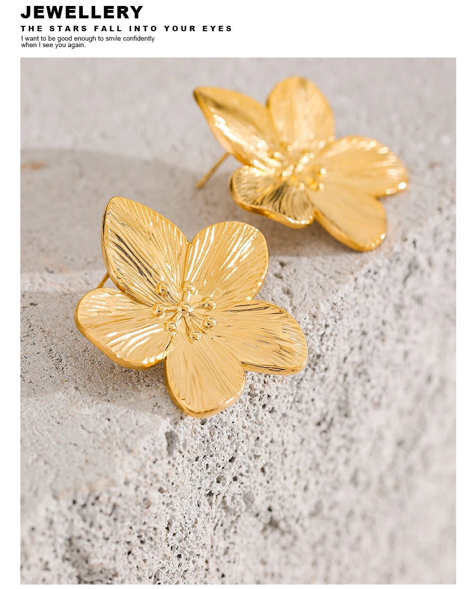Flower vintage geometric earrings in gold-plated stainless steel.