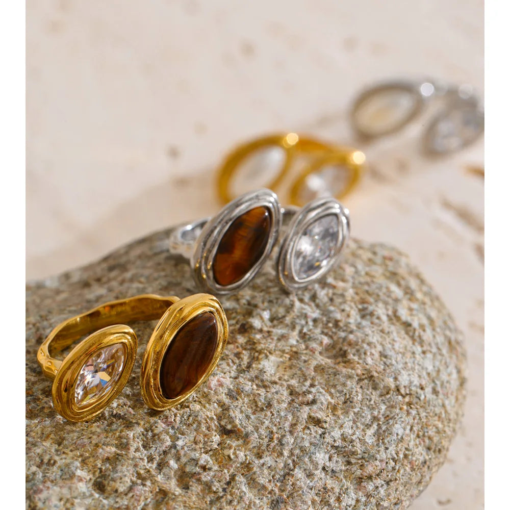 Cubic zirconia geometric ring in 18K gold-plated stainless steel with cubic zirconia.