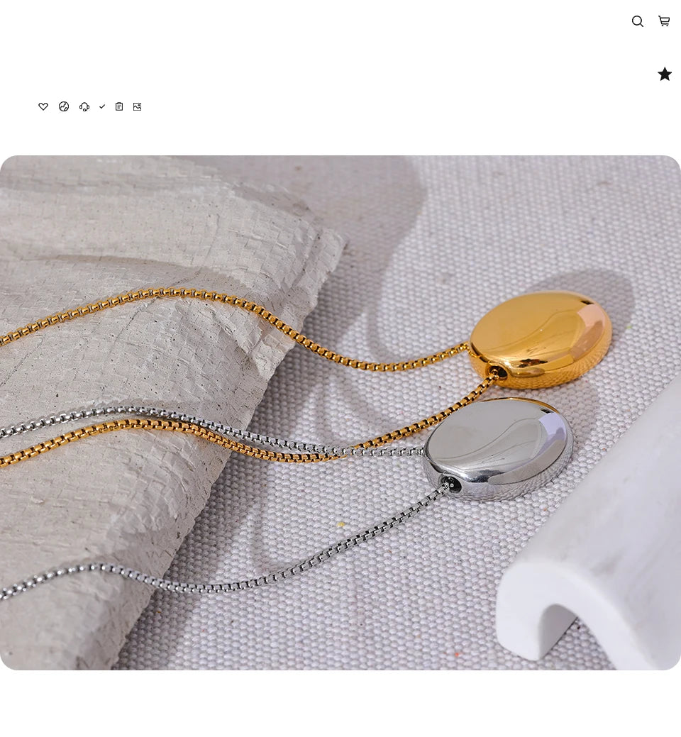 Minimalist geometric chain necklace in gold-plated 316L stainless steel.