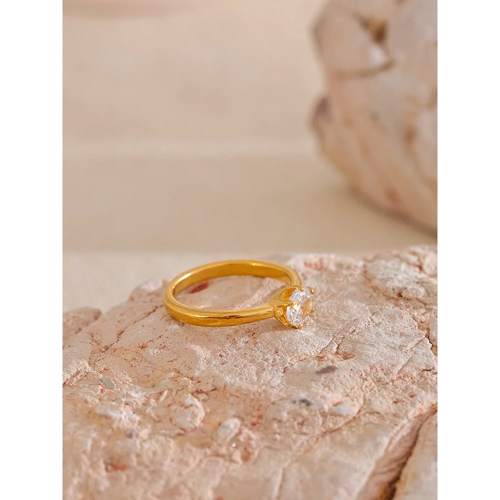 Cubic zirconia geometric ring in 18K gold-plated stainless steel with cubic zirconia.