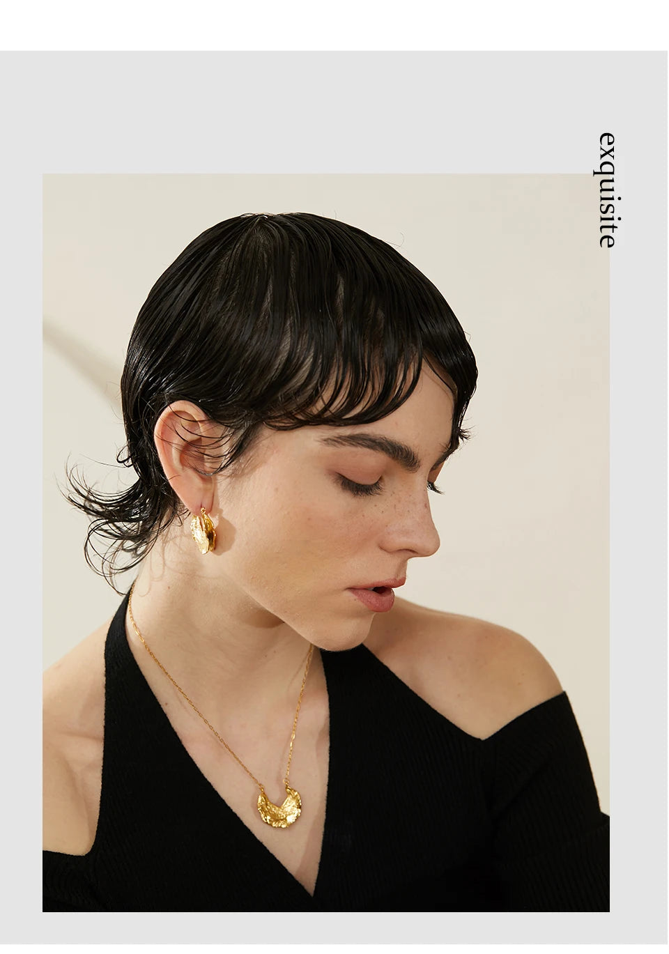 Geometric earrings in 18K gold-plated stainless steel.