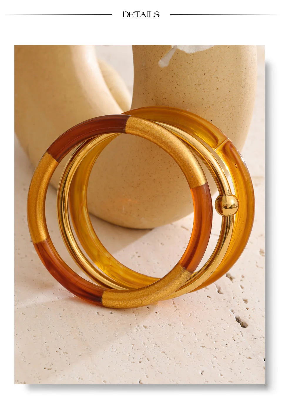 Resin acrylic multi-color bracelet in gold-plated stainless steel with resin and acrylic.
