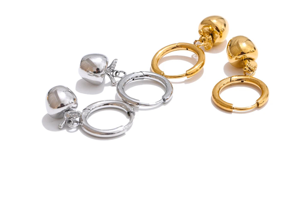 Geometric earrings in gold-plated stainless steel.