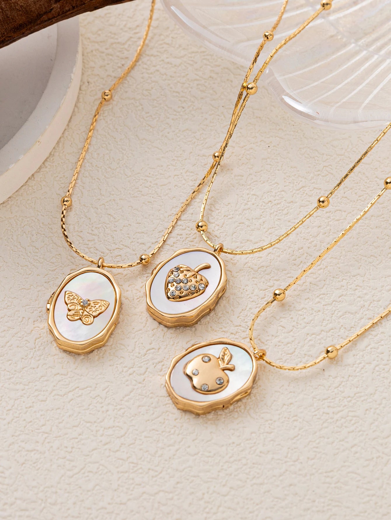 18K Gold Mother of Pearl Pendant Necklace Dainty Beaded Chain Charm Necklace for Women Gift