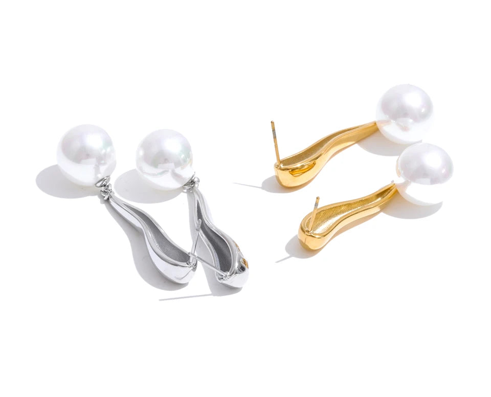 Pearl geometric earrings in gold-plated stainless steel with pearl.