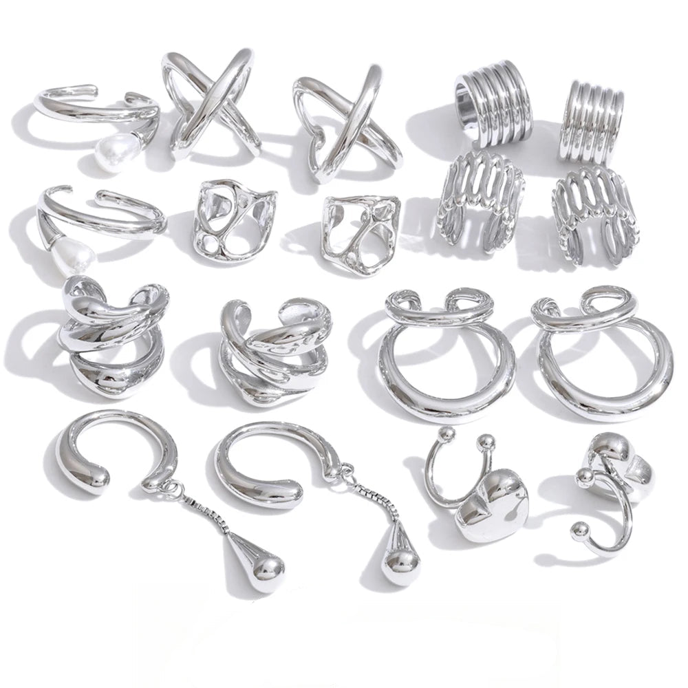 Earrings made of gold-plated stainless steel.
