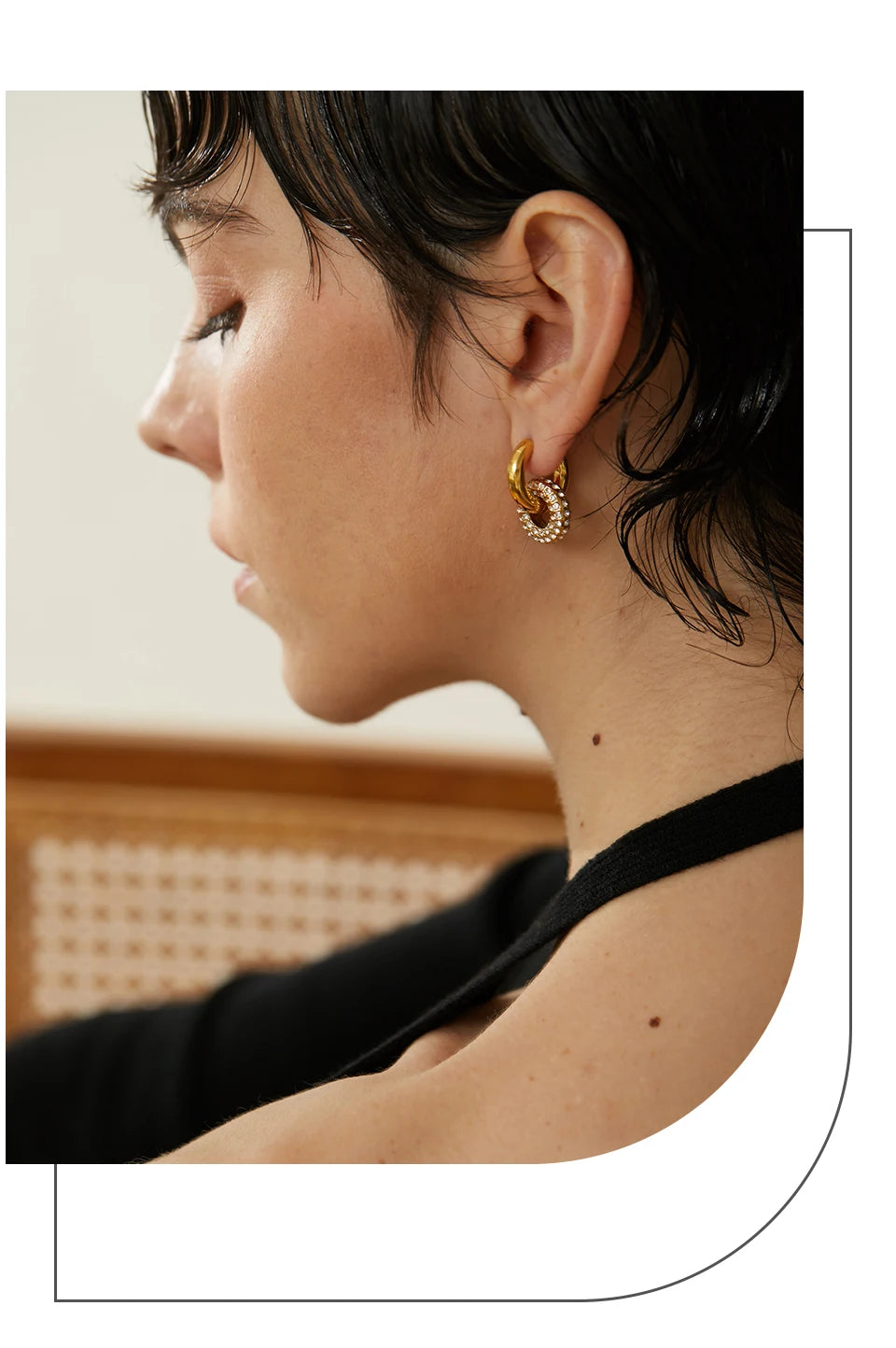 Cubic zirconia geometric earrings in 18K gold-plated stainless steel with cubic zirconia.