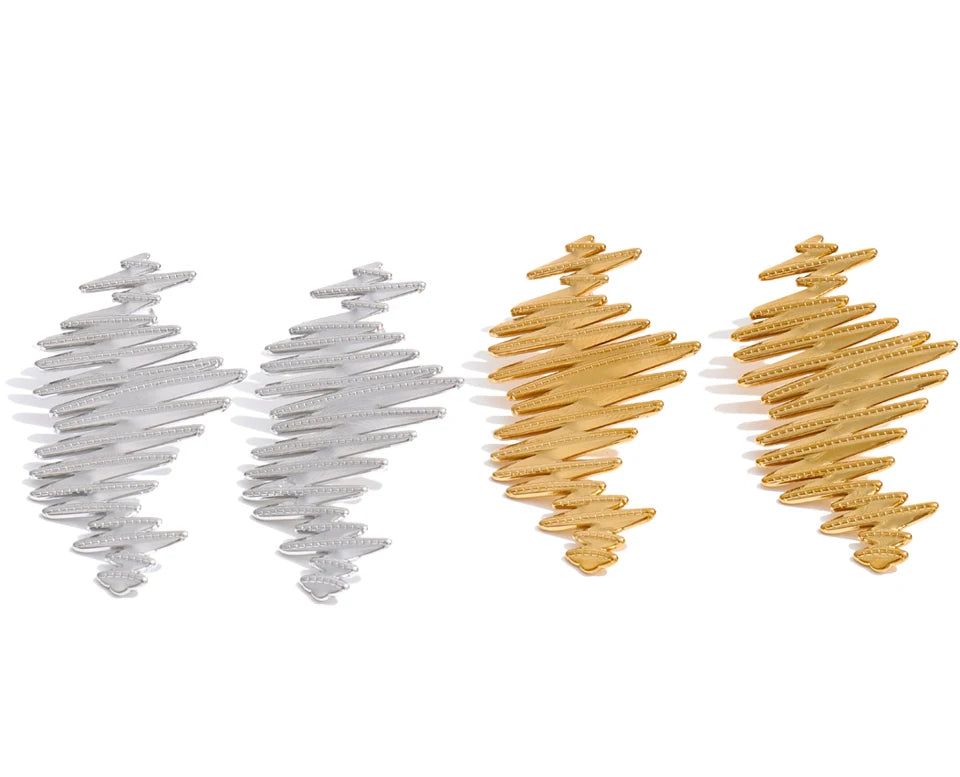 Geometric earrings in gold-plated stainless steel.