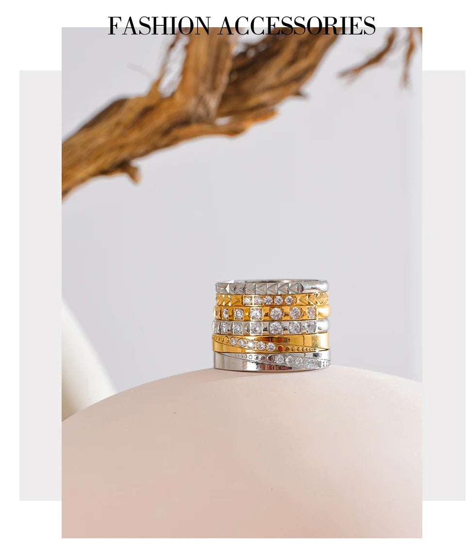 Cubic zirconia geometric ring in 18K gold-plated stainless steel with cubic zirconia.