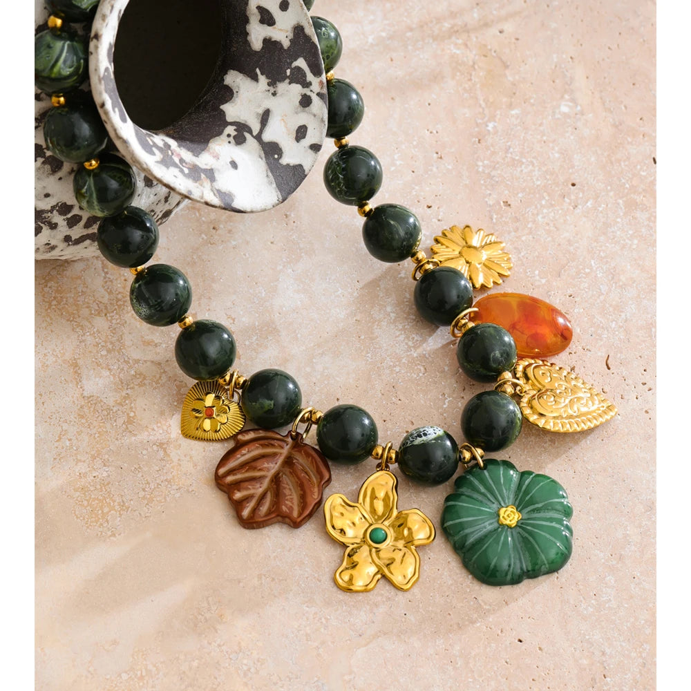 Green resin acrylic necklace in gold-plated stainless steel with resin and acrylic.
